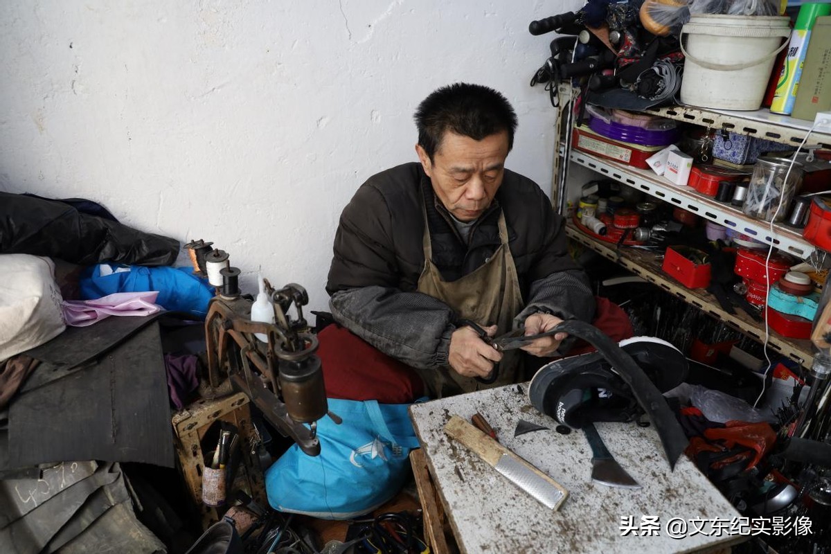 安徽6旬残疾老汉的“完美爱情”，小14岁良妻：他颠覆了我的三观