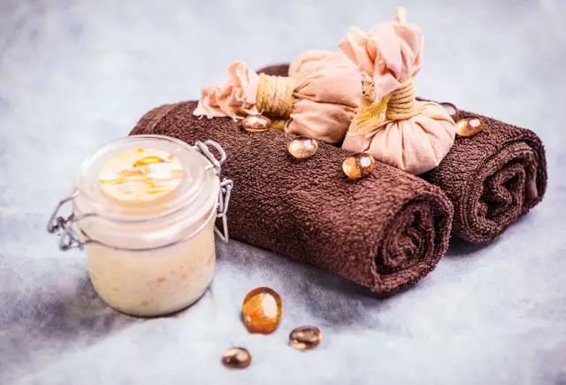 你用的毛巾干净吗,毛巾脏了教你一招变新的