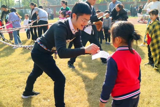 太有爱了！绘本角色亮相午山幼儿园亲子运动会，各大角色齐上阵