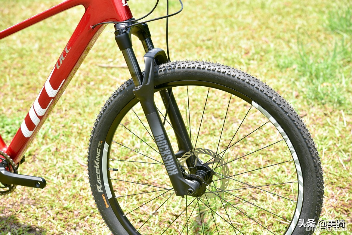 ucc竞争者race测评,万元以下碳纤维山地车