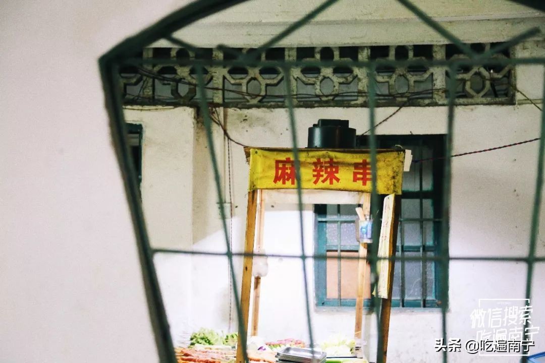 走错2次路，问了3个路人，终于找到偏僻小巷里的这家炸串店！