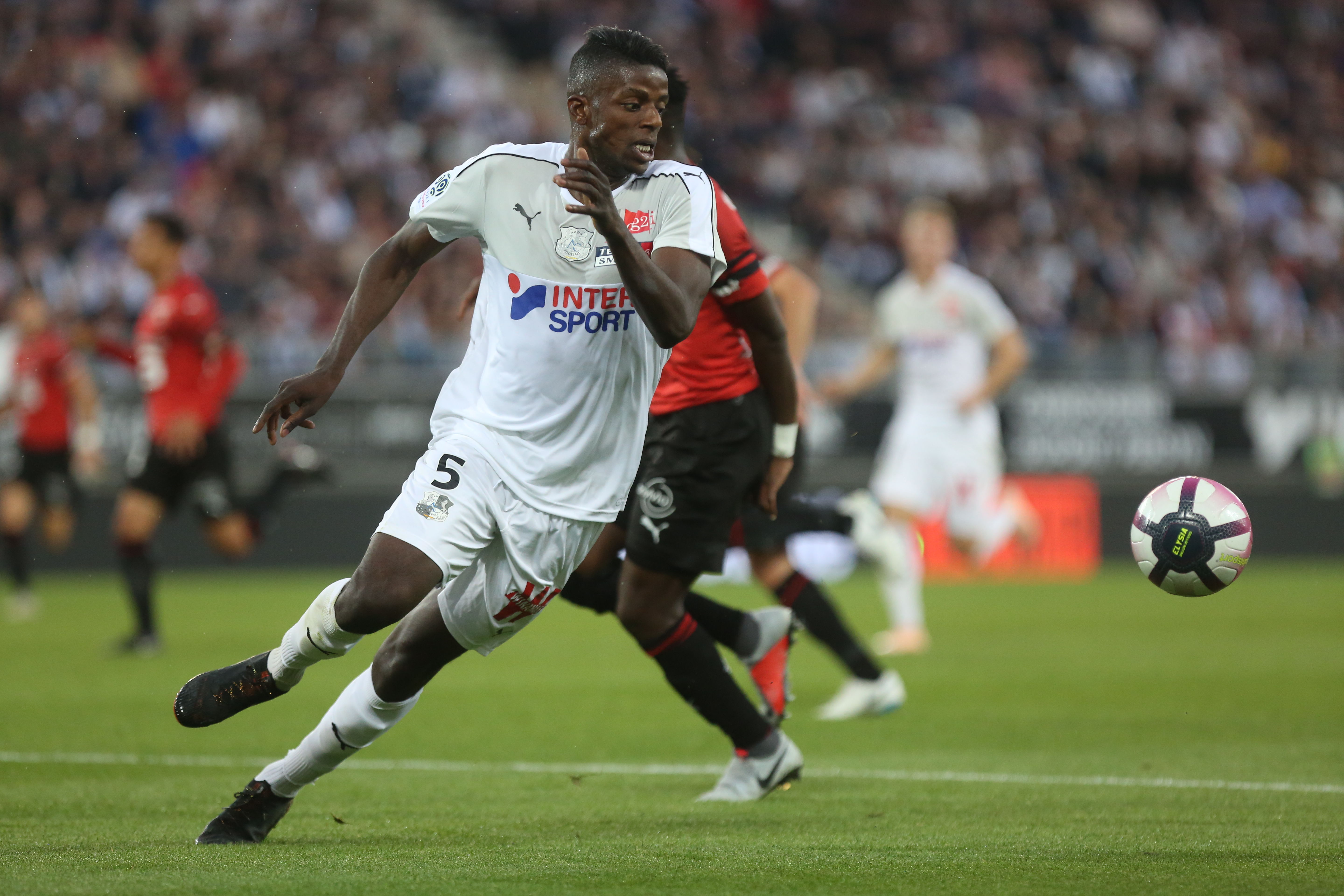 人物｜早年混迹低级别联赛职业生涯2次重伤中超迎博格巴前队友