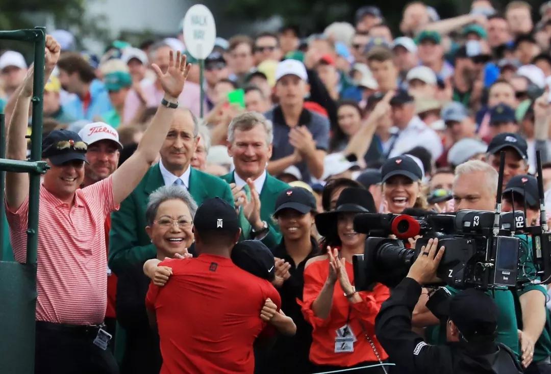 世界上最伟大的运动员老虎伍兹,老虎伍兹名人赛16号洞经典