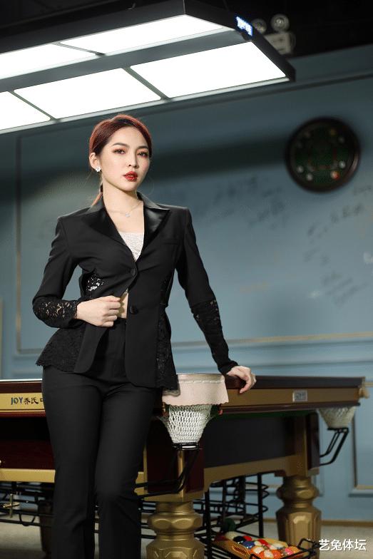 她是颜值不输潘晓婷的台球女神,她号称最美裁判