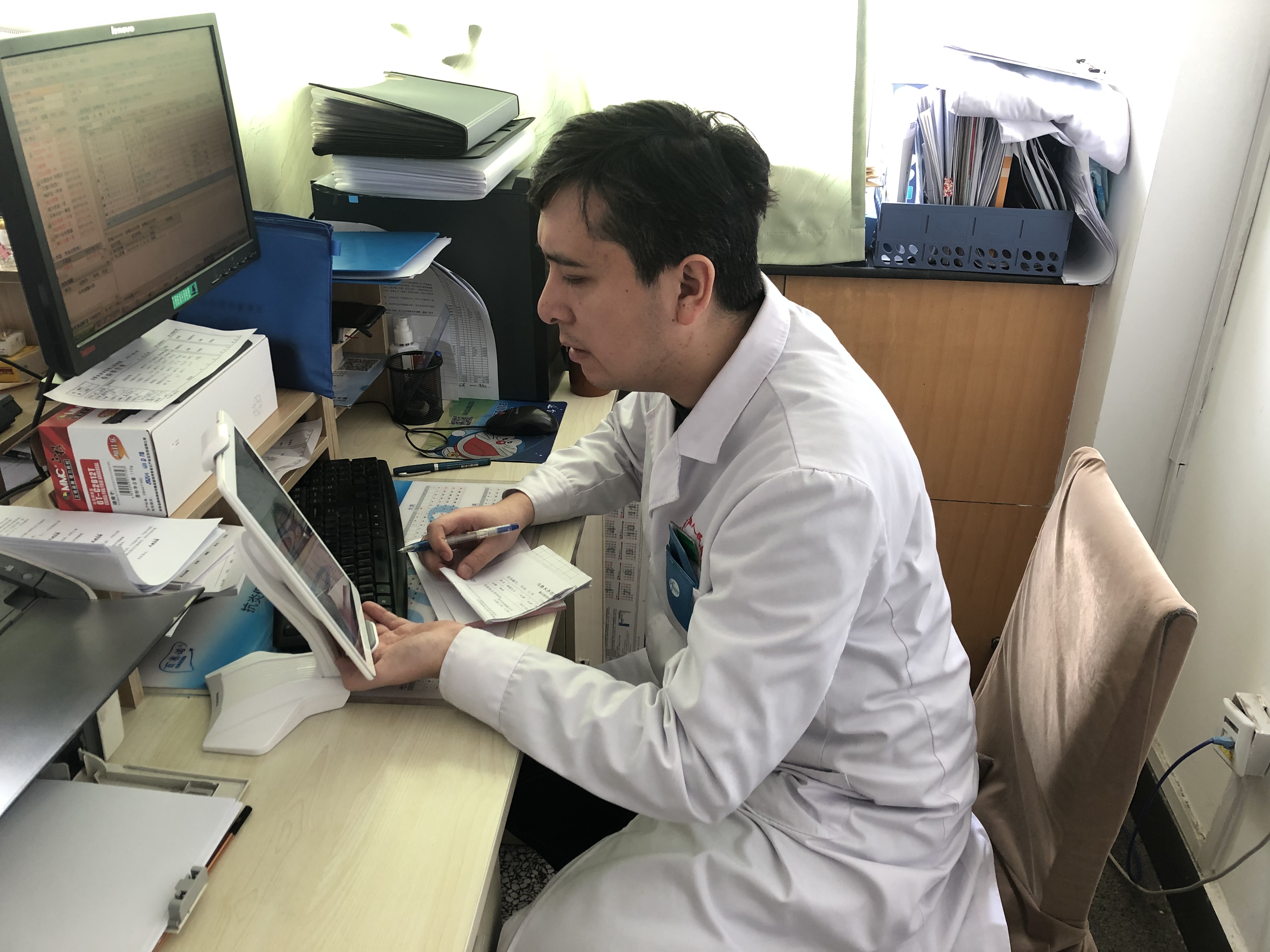 视频问诊+药品配送，患者足不出户就看上*疆新**这家医院大专家