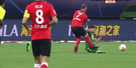 马宁裁判怒指十二码剪辑,马宁争议判罚北京国安