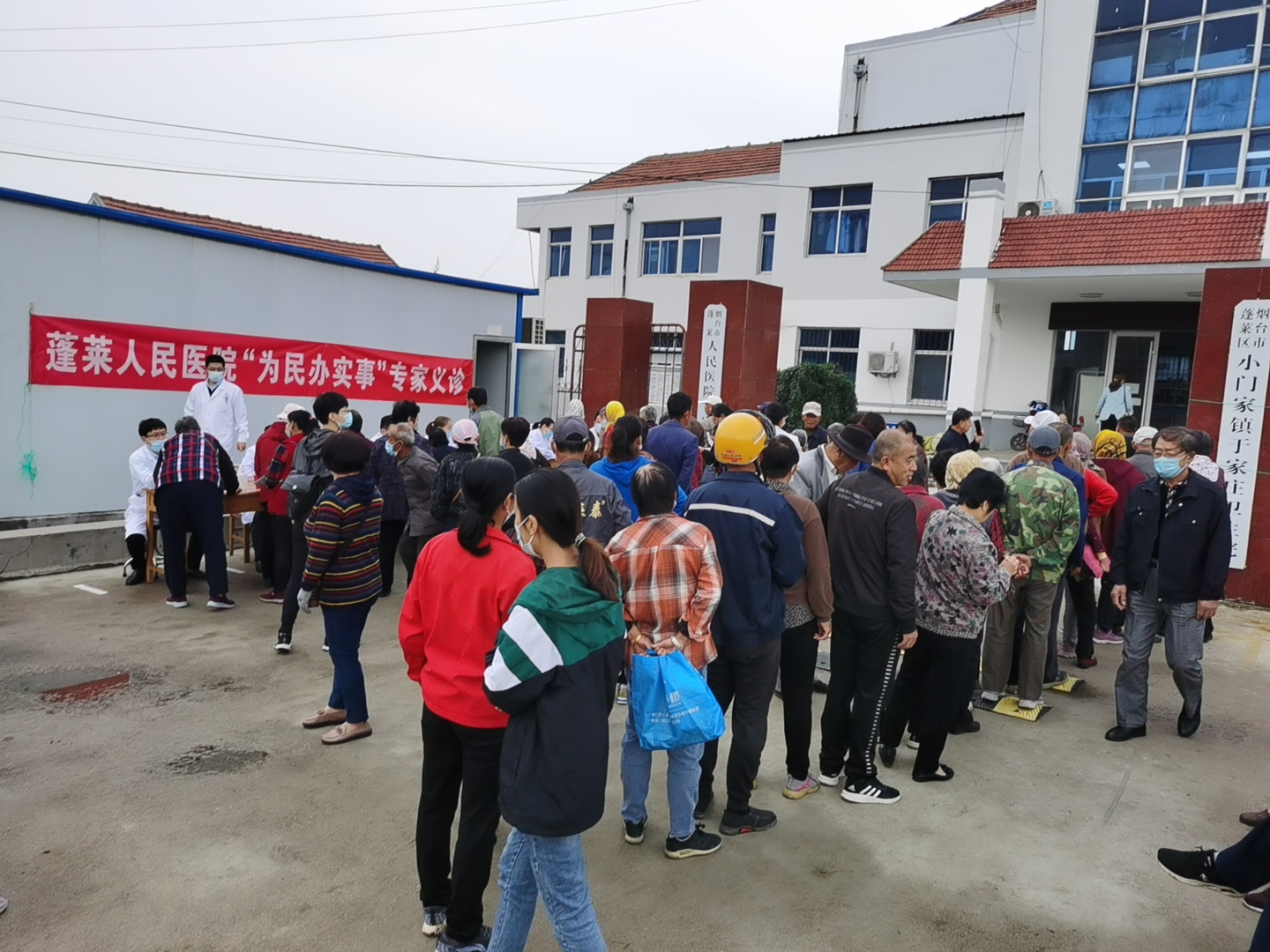 为群众办实事活动进社区,走村入户办实事田间地头谋振兴