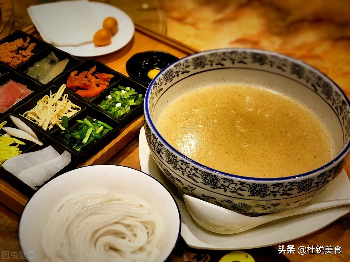 街头小吃超大型的鸡蛋卷你见过吗,全网最接地气的小吃
