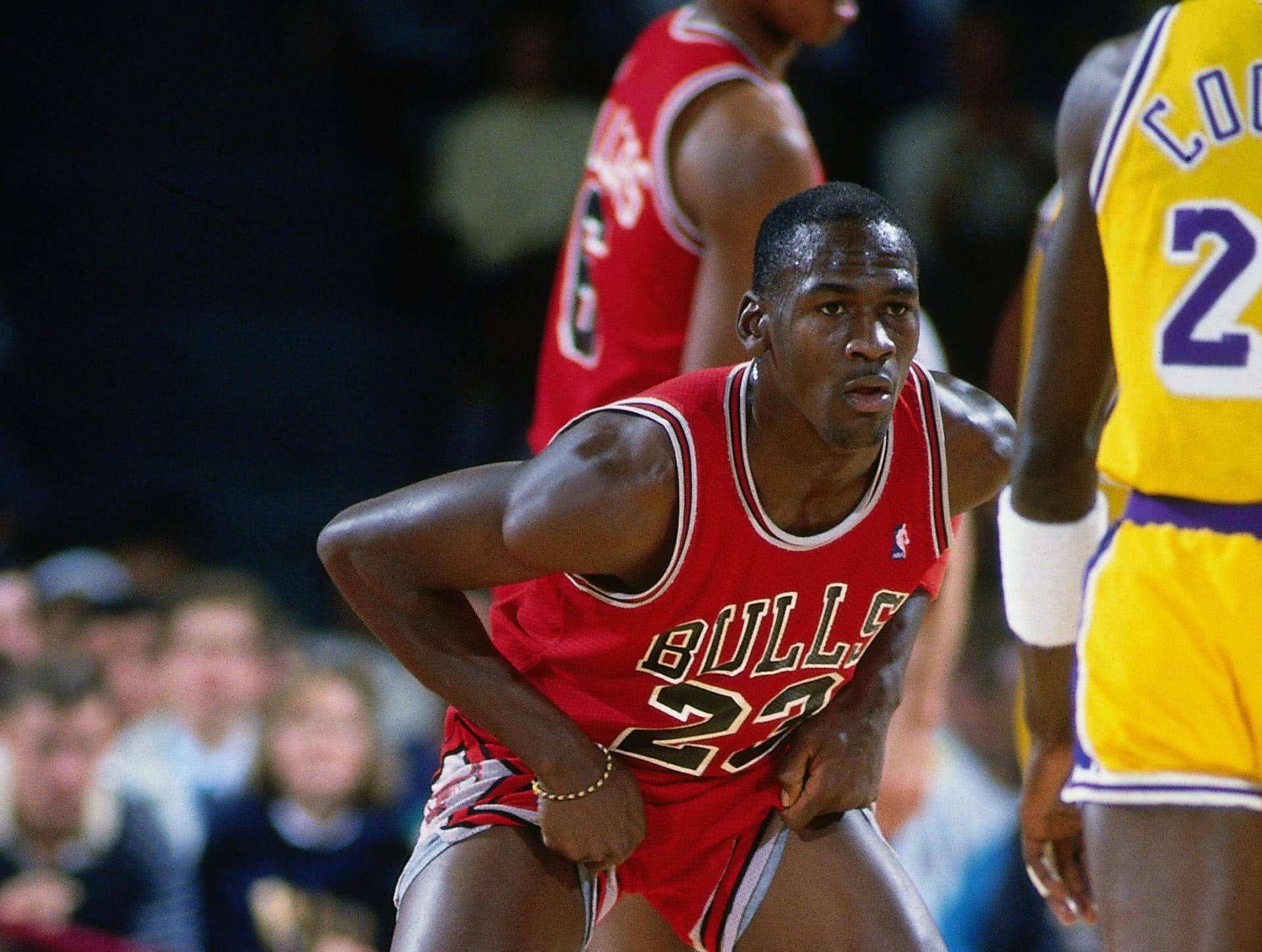 除了球技乔丹的身材同样是GOAT夺冠后他变壮了也变帅了