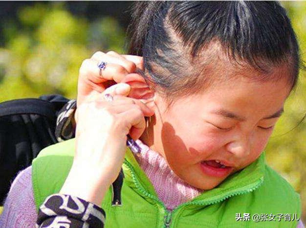 宝妈给孩子掏耳朵后续,宝妈给宝宝挖耳屎