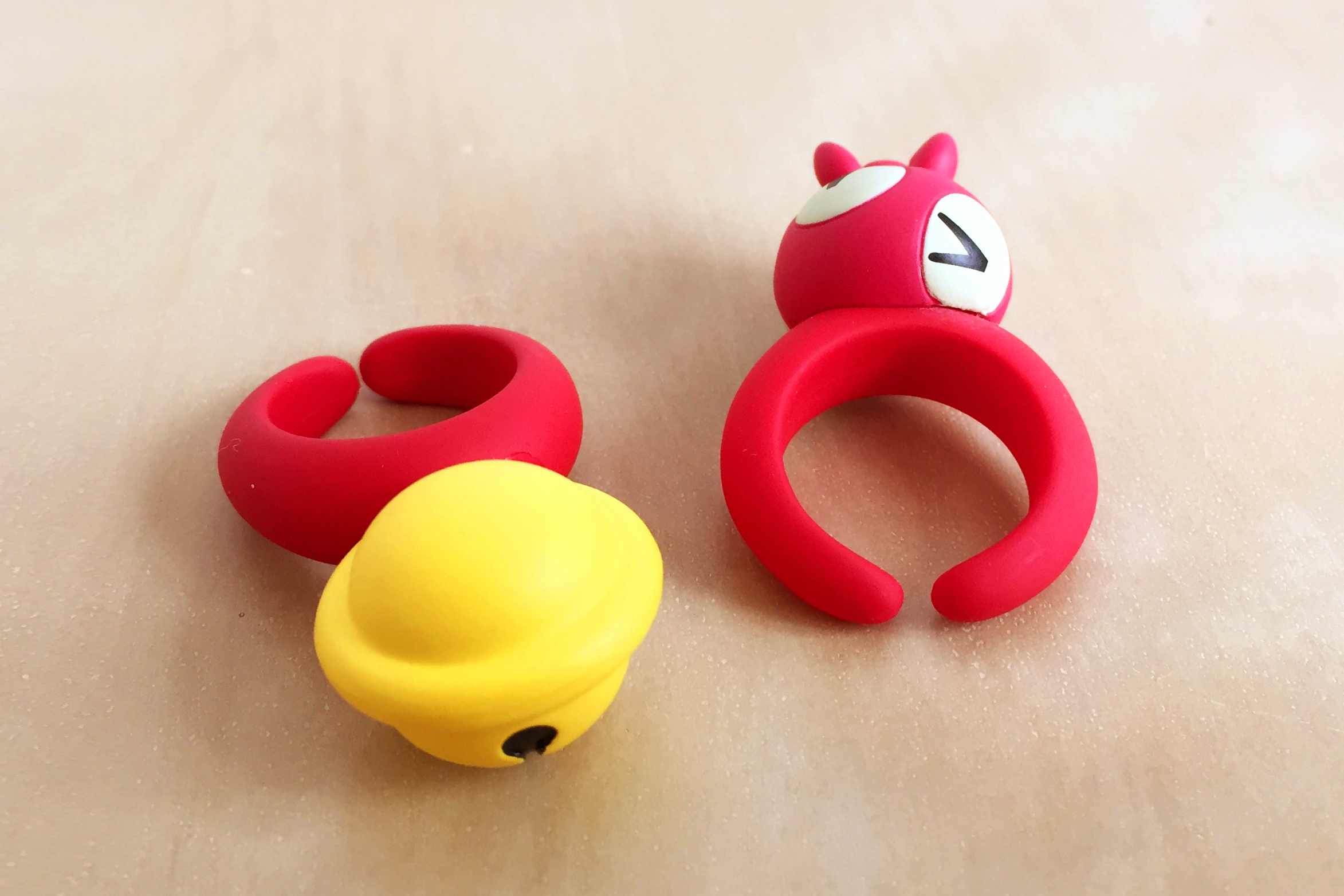 满满的《哆啦a梦》元素玩具戒指盒玩测评