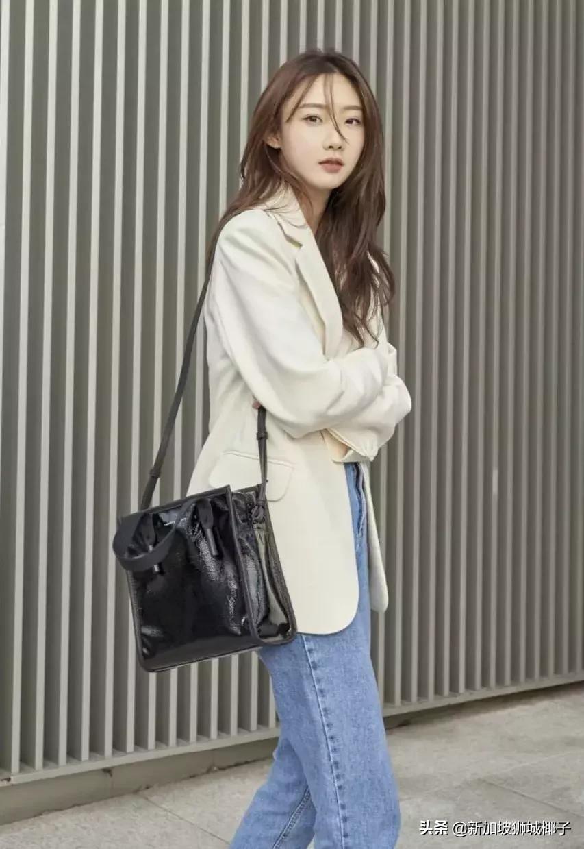 新加坡首位被环球签约艺人,新加坡形象代言人