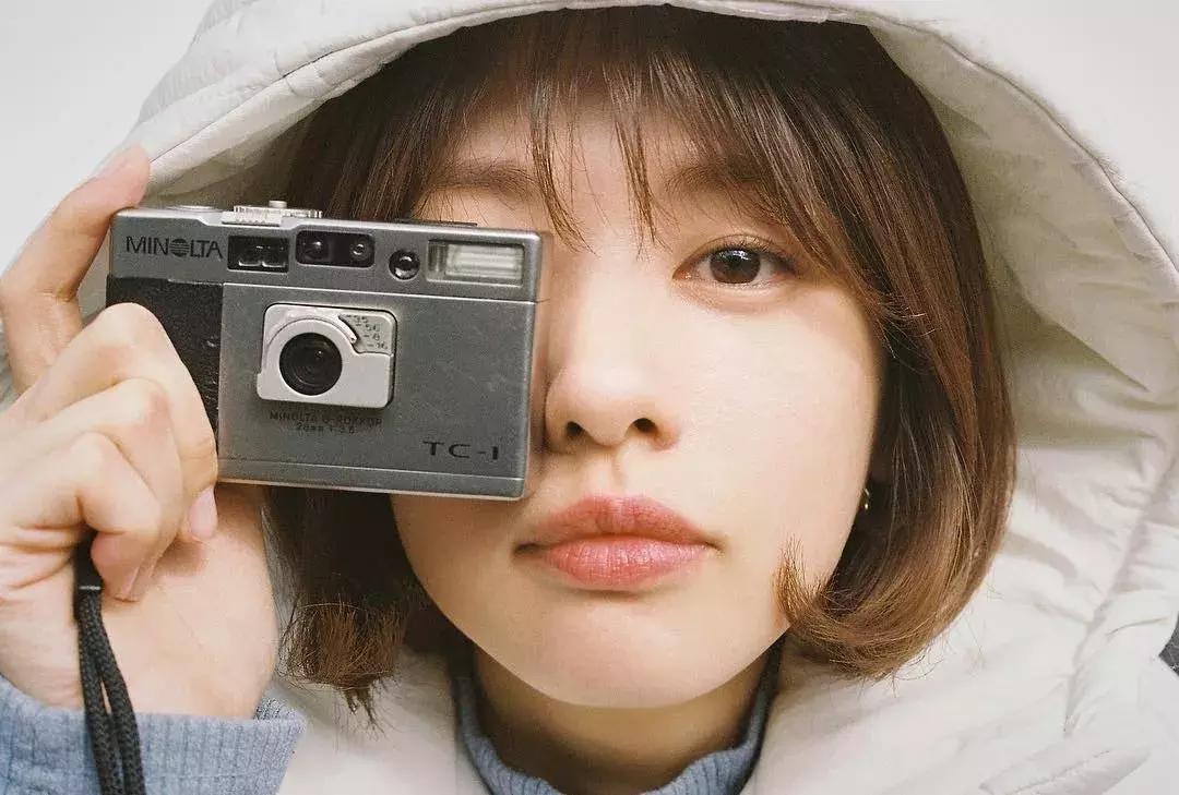 最火的拍照姿势模板,最全创意拍照法