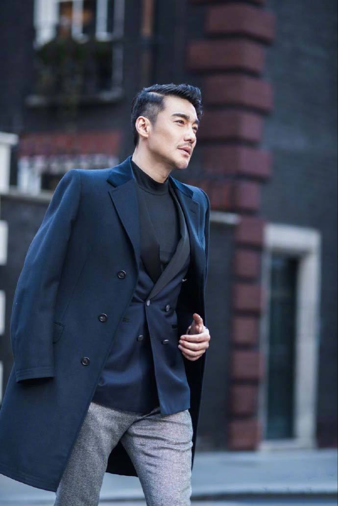 他是偶像剧祖师、颜值身材完爆陈冠希，誓做时髦老头……他是胡兵