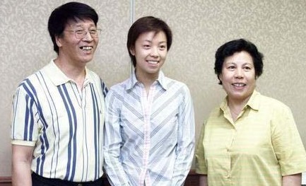 效法伏明霞嫁大20富商，老公曾和袁立同居12年，张怡宁如今怎样？