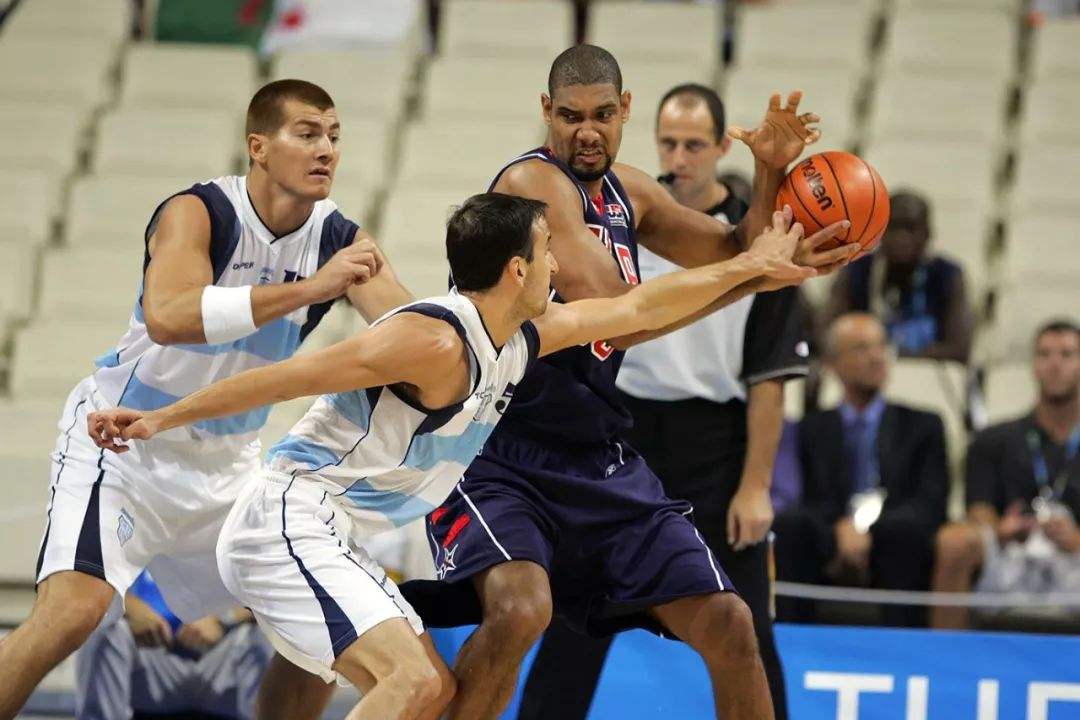 2004年雅典奥运会美国对阵阿根廷,2004年梦六队输给了阿根廷