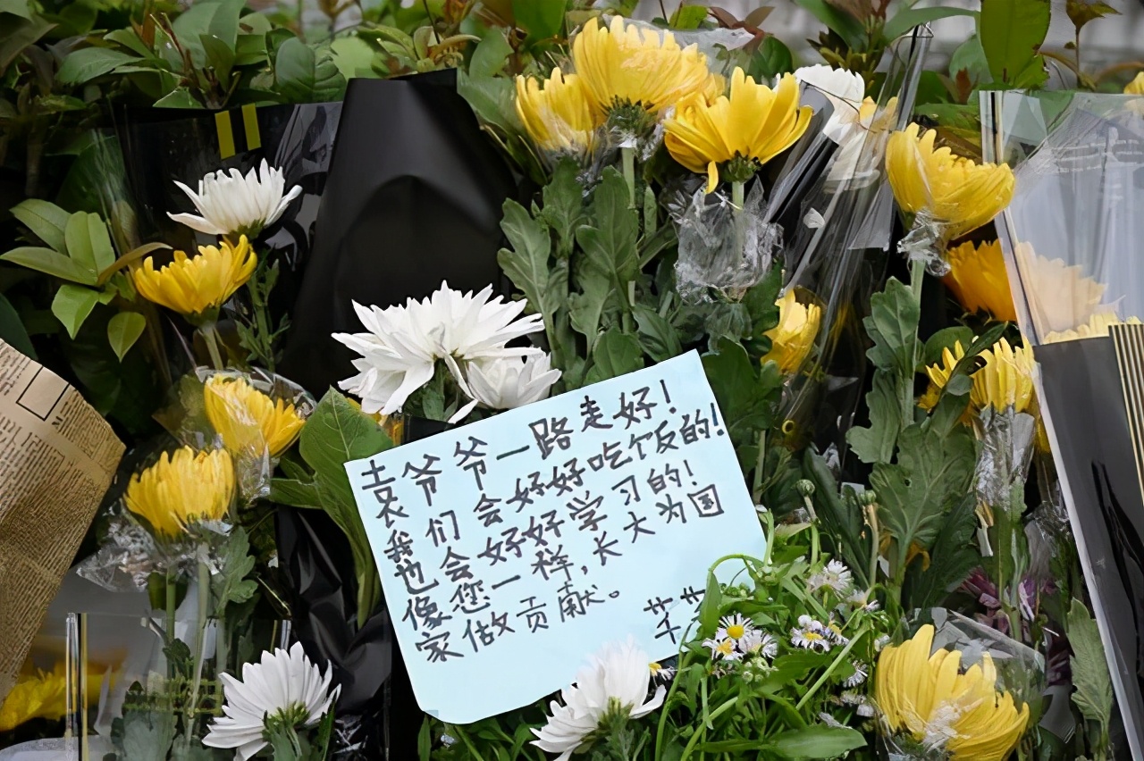 采访吊唁袁隆平,长沙市民自发夹道送别袁隆平院士