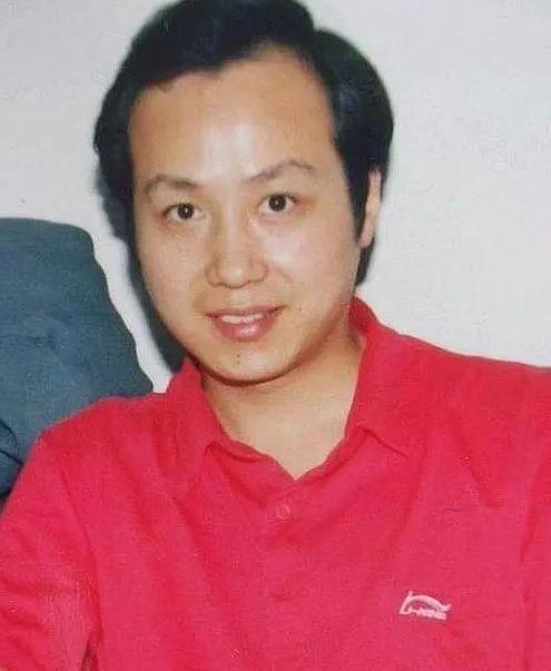 罗京去世母亲哭了,罗京去世十年妻子改嫁富商母亲