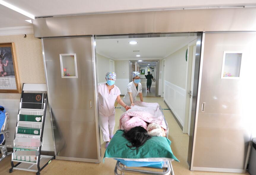 剖腹产产妇从产房出来该关注事项,剖腹产进产房医生怎么手术