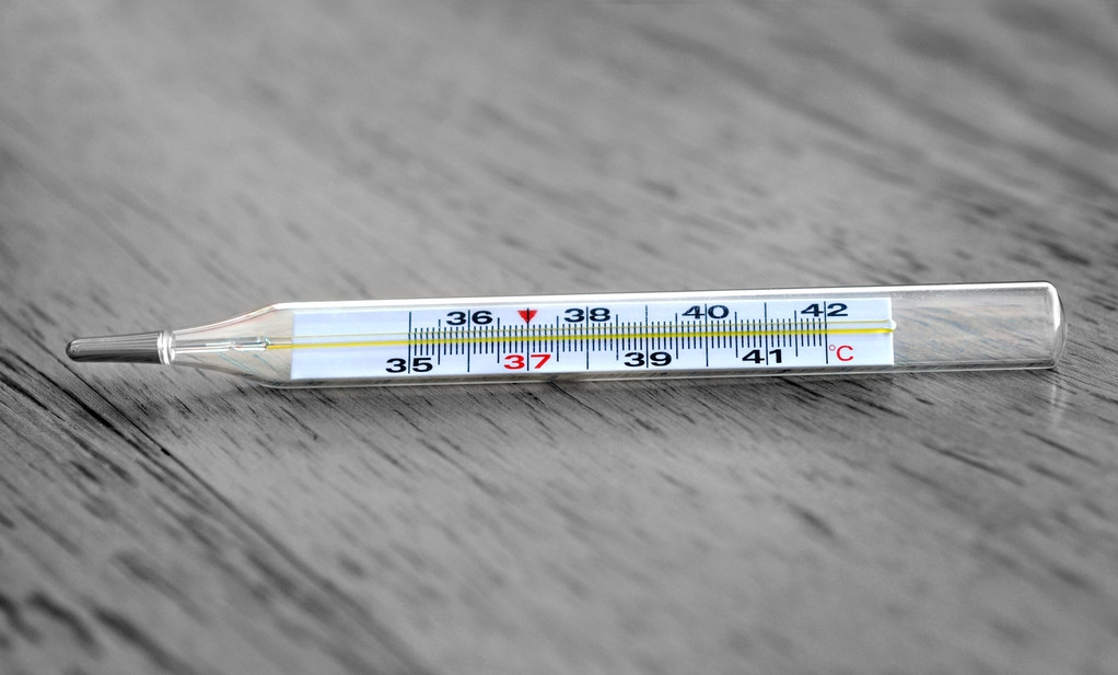 水银体温计不慎打碎了怎么办,体温计打碎了有轻微汞中毒怎么办