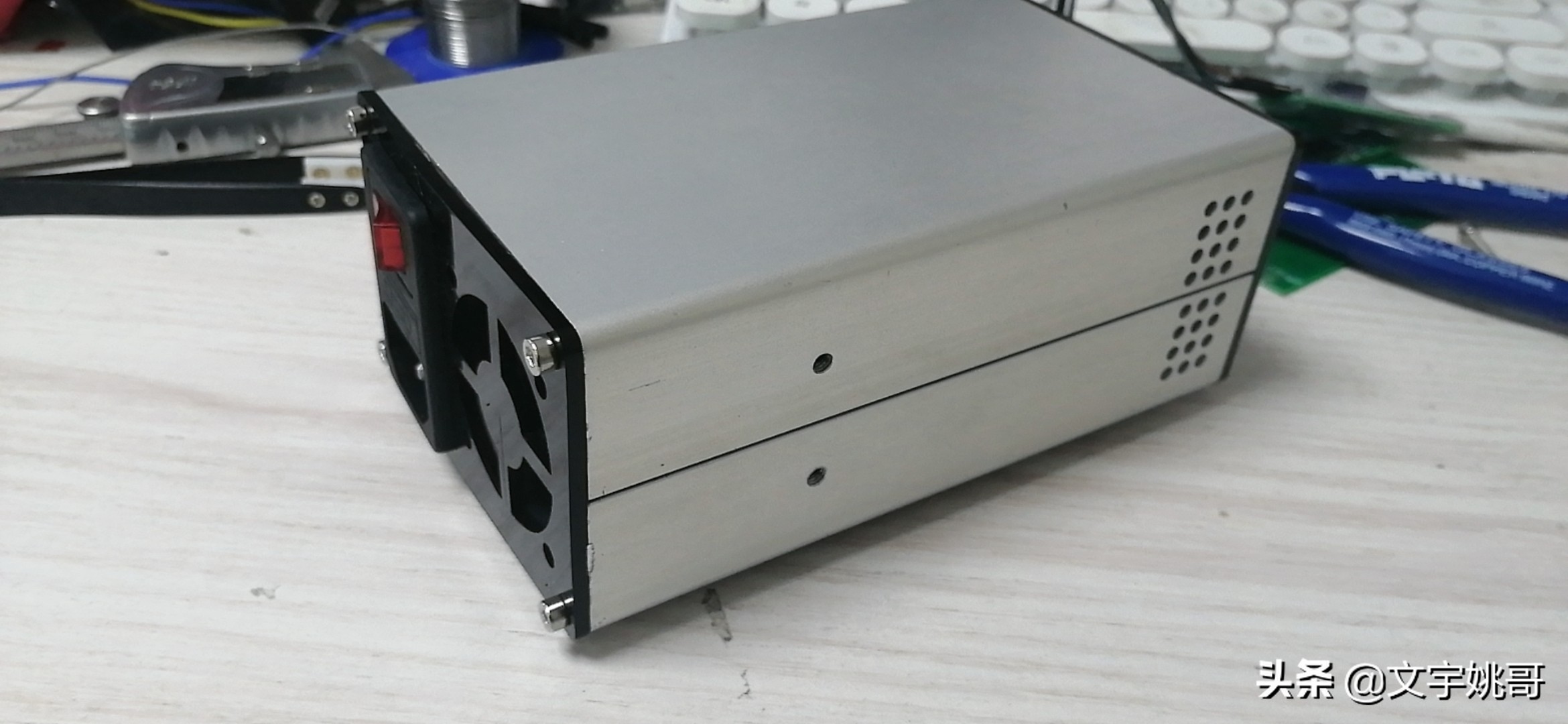 还在玩T12吗？快来看看用WY710高频烙铁主板组装台高性能高频烙铁