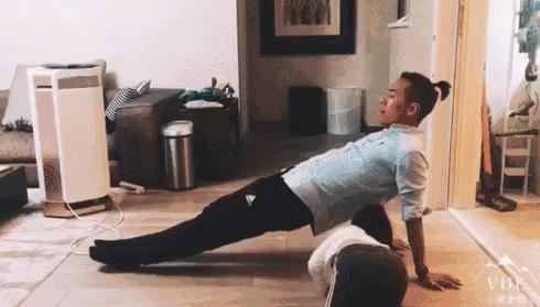 在家亲子运动游戏10岁,宅家一起做运动操