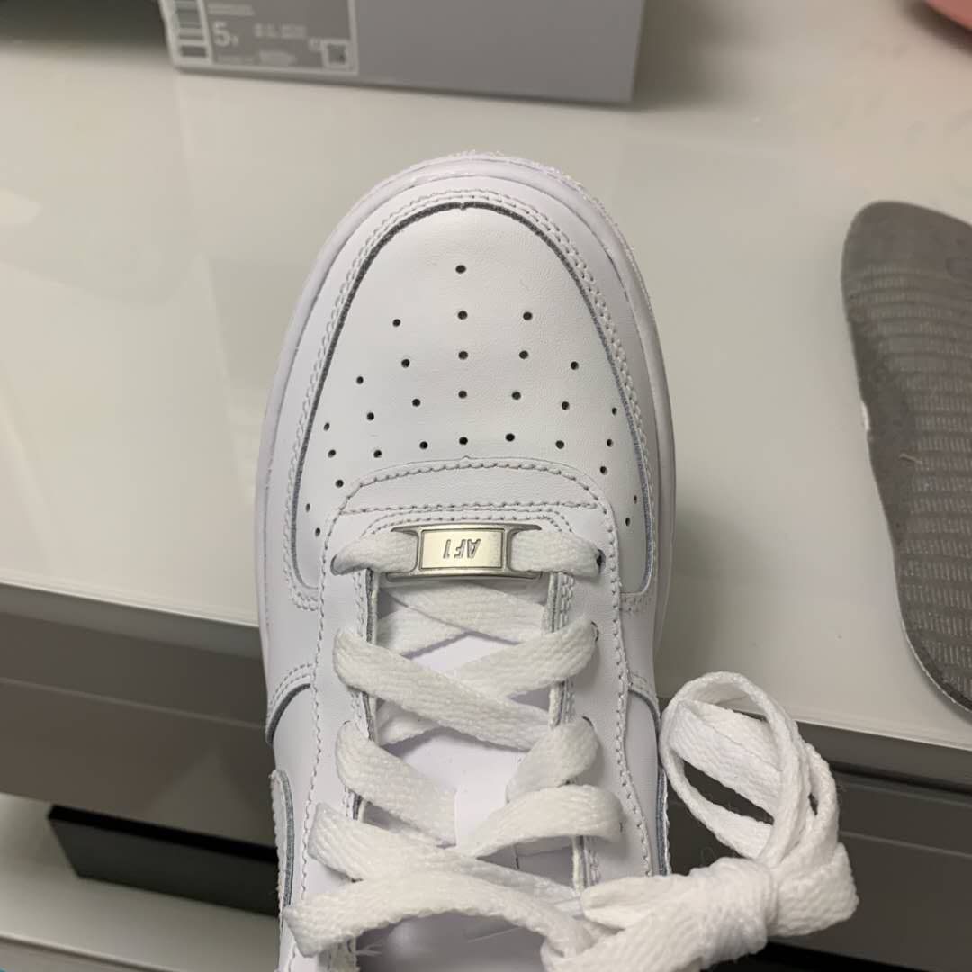 怎样鉴定一双鞋是真的还是假的,怎么辨别一双鞋子的真假