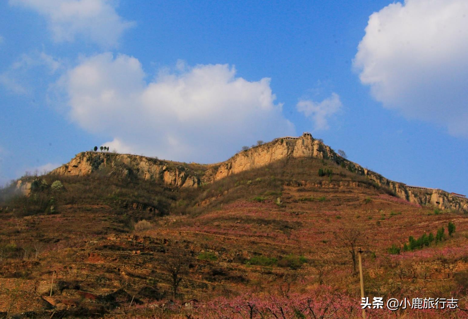 岱崮真是个美丽而神奇的地方,岱崮地貌典型代表景区