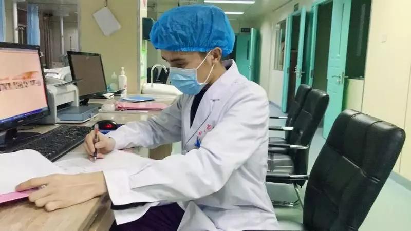 香蕉割包皮，洋葱剖腹产？这是我见过最秀的医生