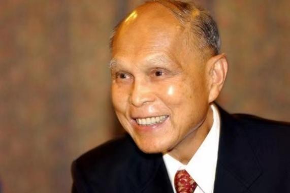 长津湖战役霍英东到底做了什么？死后竟然可以享受国葬