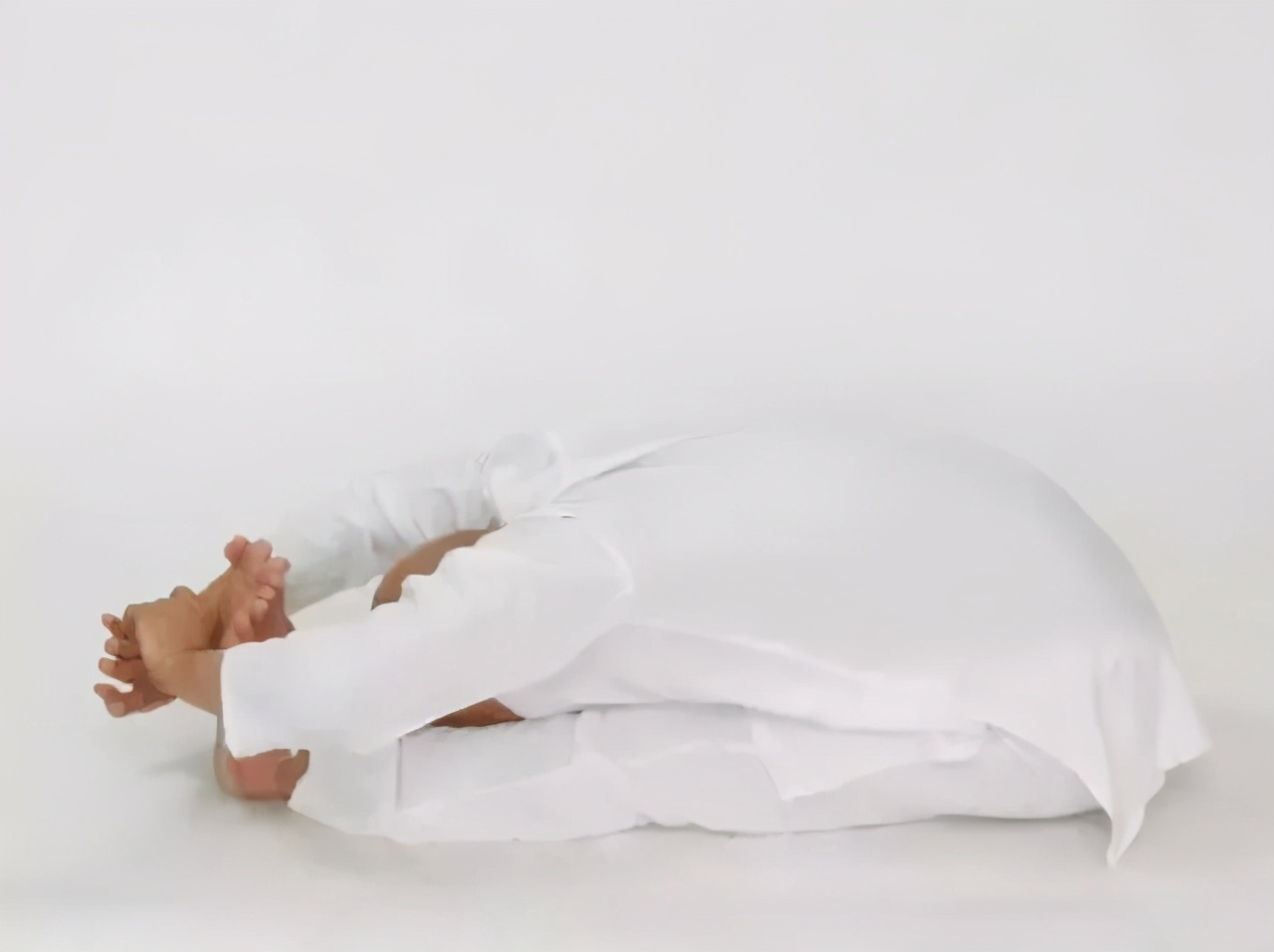 “我”偷走了你的天鹅颈、直角肩，人鱼背