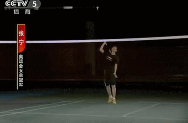 让羽毛球在空中飞舞,让羽毛球发光