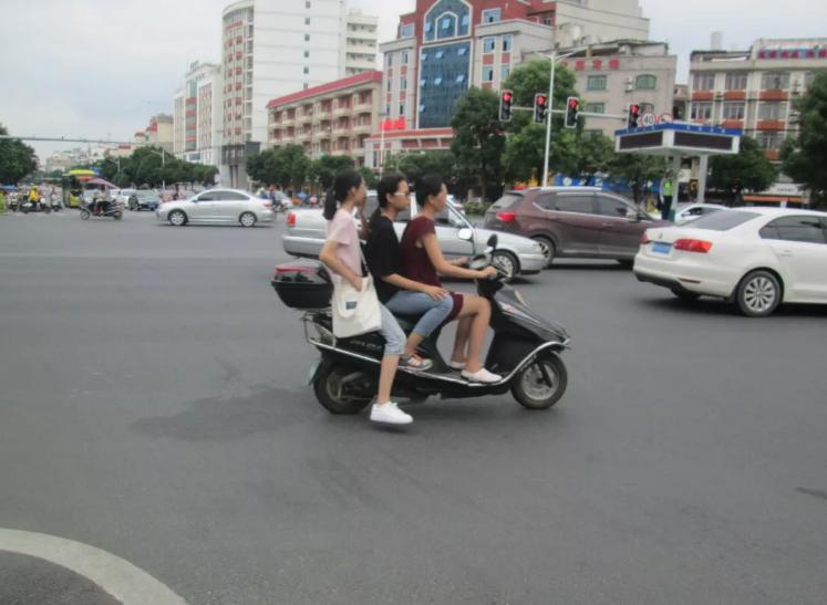 电动车后座载人的规定,电动车被禁后如何接送小孩