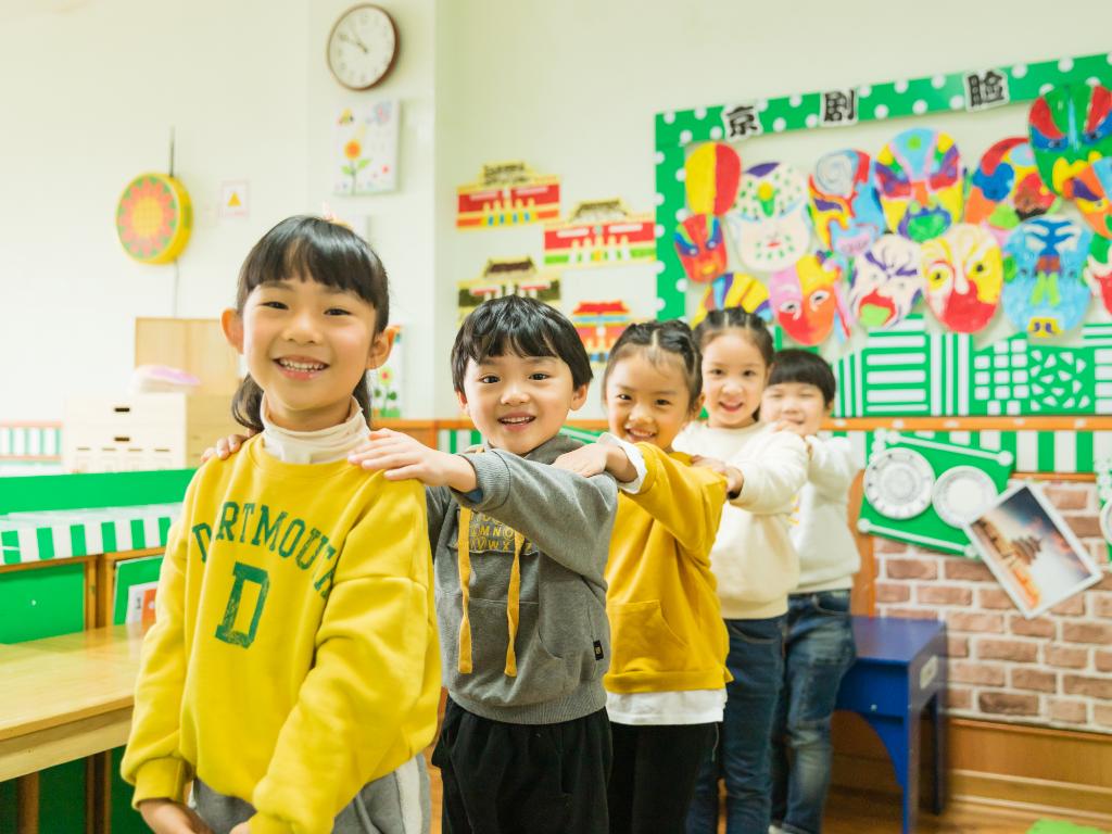 孙女幼儿园被挠，奶奶做法连老师都佩服