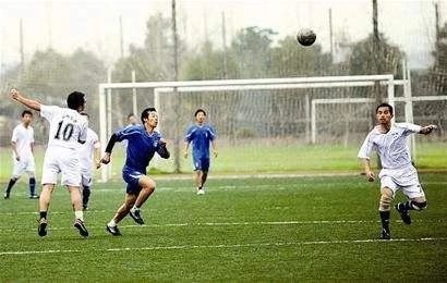 踢球遇到很猛的对手怎么办,踢球遇到实力强的队伍怎么办