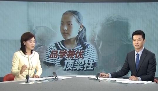 父亲离世母亲改嫁靠小姑摆地摊,父亲离家母亲智障