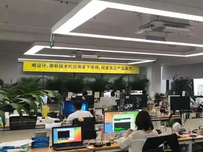 数码淘金客；靠卖手机壳、数据线，一年销售10多亿