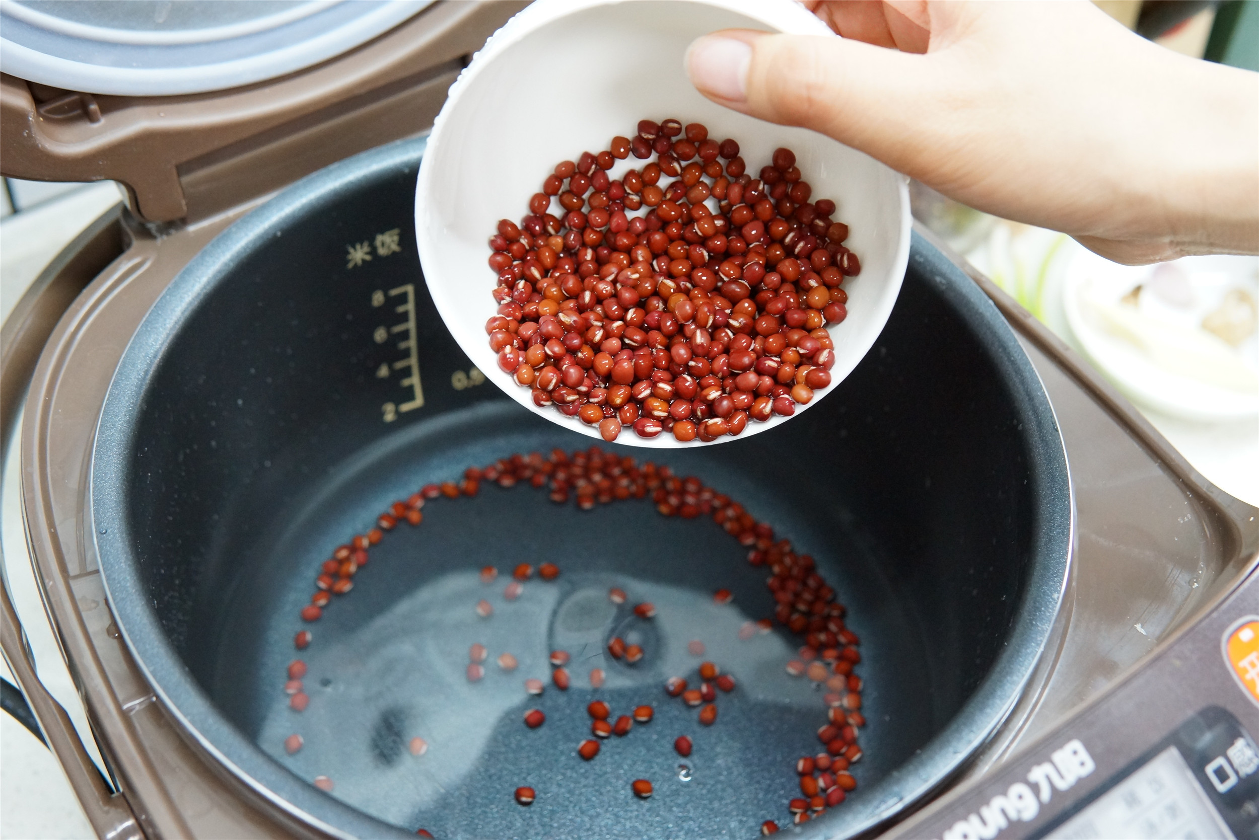 熬红豆粥快速软烂的方法,熬红豆粥红豆要泡多久