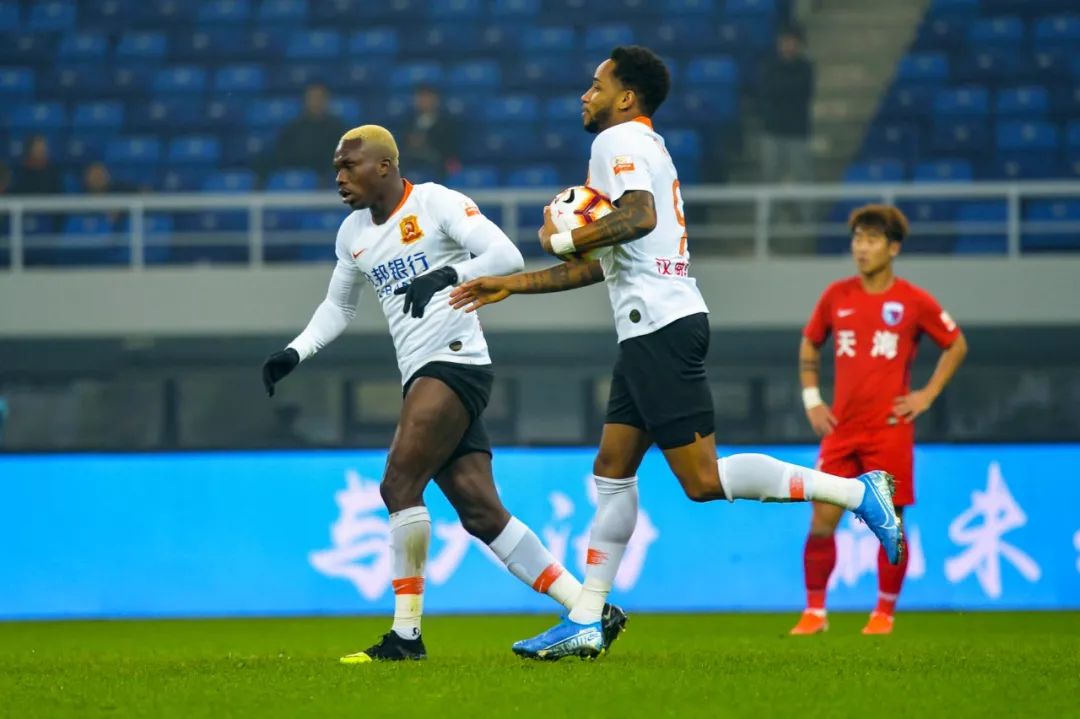 武汉卓尔内援埃弗拉完整视频,埃弗拉武汉进球集锦