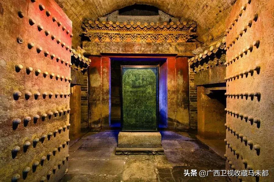 泡水的古墓挖出两块孤品金砖，但它背后的爱情才是无价之宝