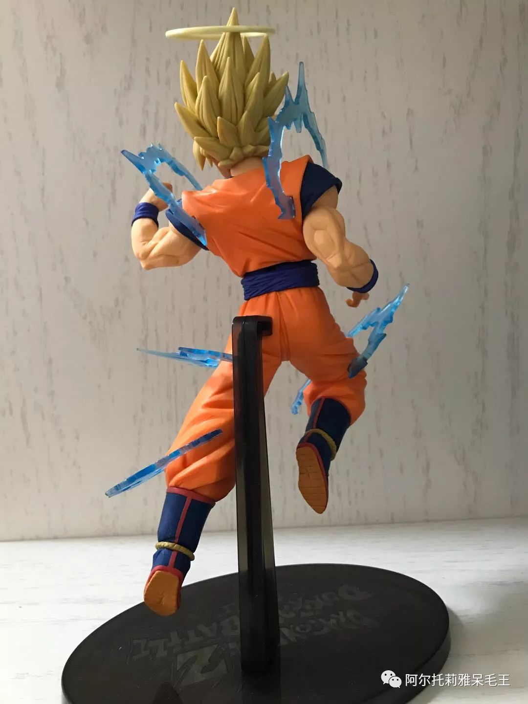 100元皮卡丘的正版手办,100元的正版手办