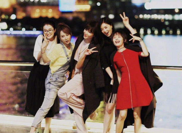 曾经在《欢乐颂》中最不起眼的她，如今住上亿豪宅，翻身当女王！