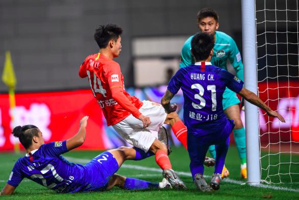 恒大足校记头功青训9人入选u13,破茧成蝶足球队伍