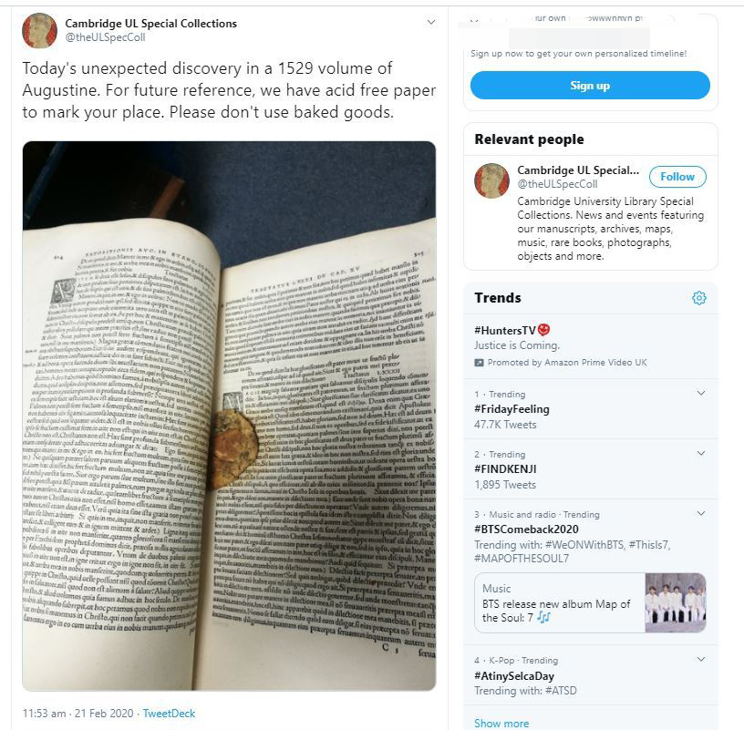 英国图书馆整理古籍，在500年前的手稿中发现饼干，夹在书中50年