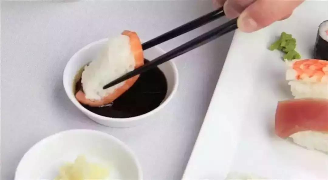 蘸生鱼片用芥末调的蘸料,吃生鱼片为什么拌芥末吃不腻