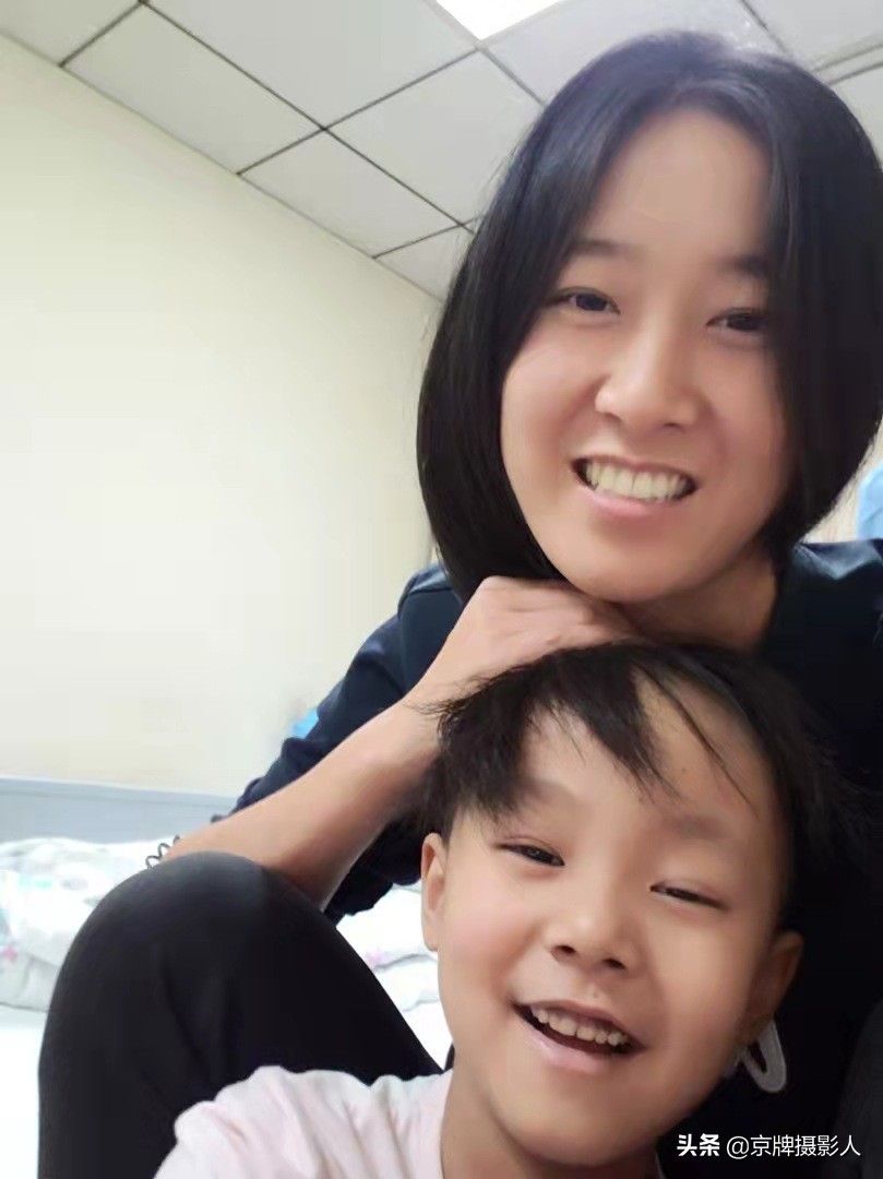 河南女孩每天戴“假发”对着镜子找自尊，3年28次化疗身心遭重创