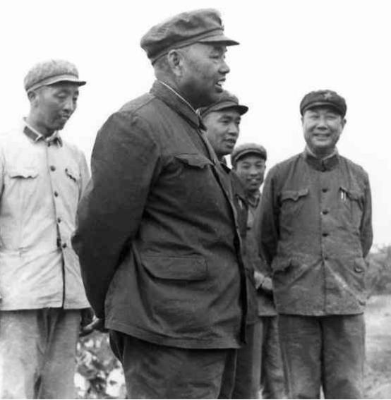 *世友许**指定要他当秘书，3年内为他2次破例，离开时：遇事来找我