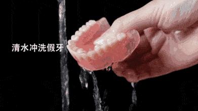 安装的假牙容易塞东西发臭怎么办,戴假牙套牙龈疼和里面发臭怎么办
