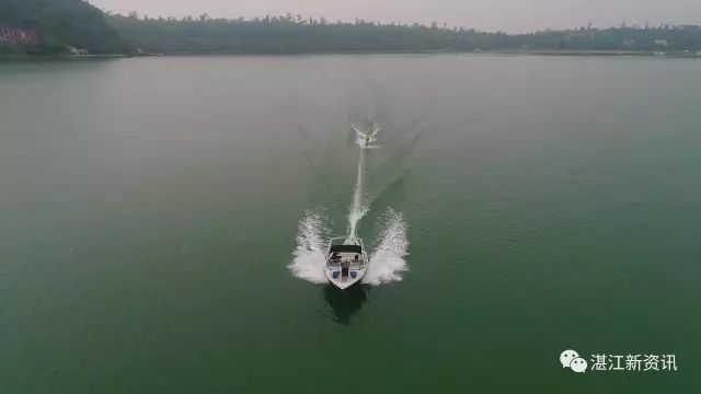 蓝天白云湖面碧波荡漾天然氧吧,湖光岩大自然天然氧吧