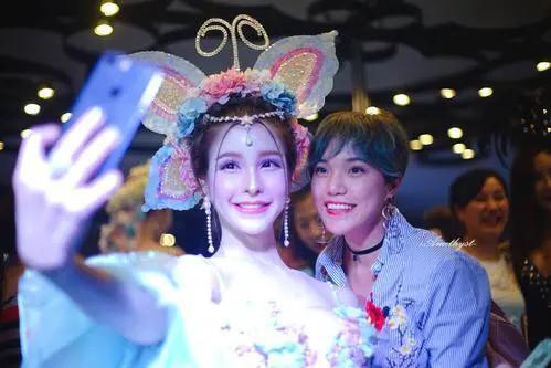 娶人妖为妻是啥感觉？小伙迎娶人妖皇后：生活幸福就是有点小尴尬